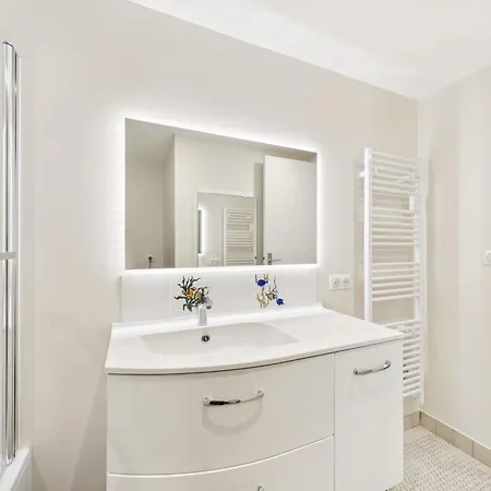 Apartment 120 M De La Plage- Pour 4 - Balcon *